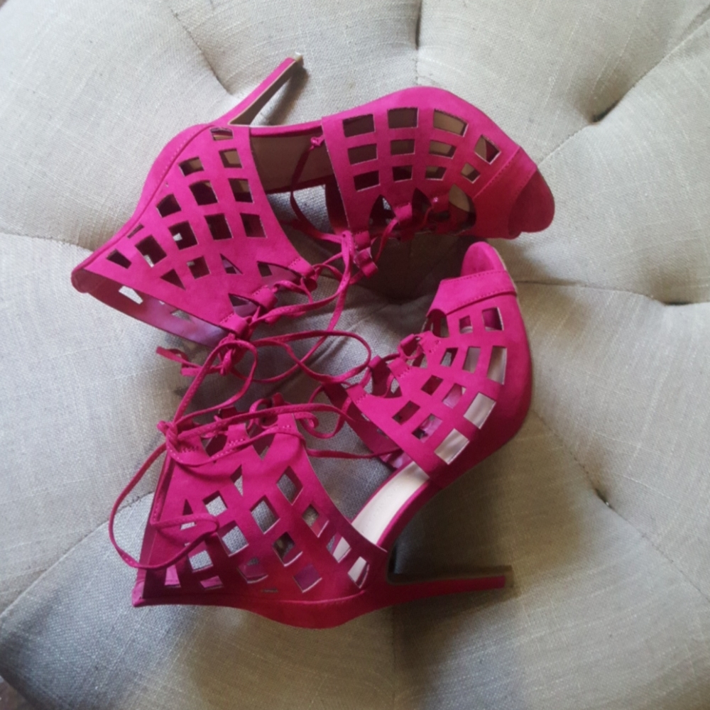 Shoe - Picture 4 of 4